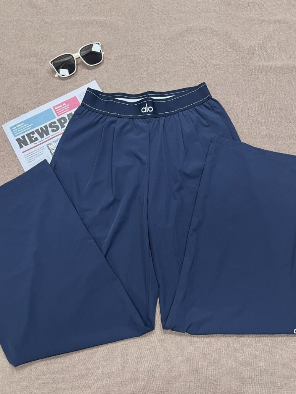 Alo Yoga💙A Must-Have for Ladies Suit Up Trouser (Regular) NWT🔥 - Picture 2 of 9